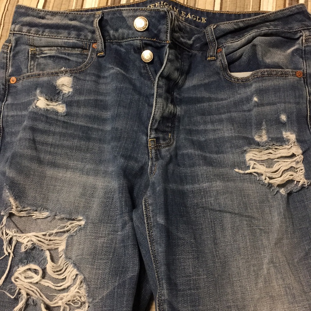 American Eagle Tomgirl destroyed jeans